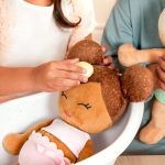 LullaBaby: lalka przytulanka DO KĄPIELI – szatynka - obrazek 2