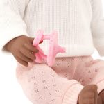 LullaBaby: Lalka NIEMOWLĘ CIEMNOSKÓRA BRUNETKA z WŁOSAMI, ze smoczkiem - obrazek 7