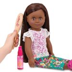 Our Generation: Drewniana szczotka i butelka z rozpylaczem – OG DOLL HAIR CARE - obrazek 2