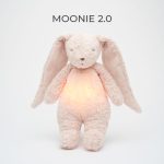 MOONIE 2.0 szumiący króliczek Organic z lampką ROSE