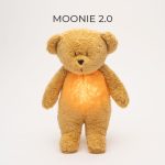 MOONIE 2.0 szumiący miś Organic z lampką HONEY