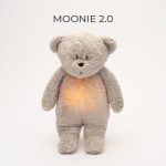 MOONIE 2.0 szumiący miś Organic z lampką GRAY