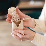 Babyono: Silikonowy pojemnik na smoczek beżowy - obrazek 3