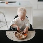 Mushie: silikonowa podkładka na stół Dinosaurs DINOZAURY - obrazek 2