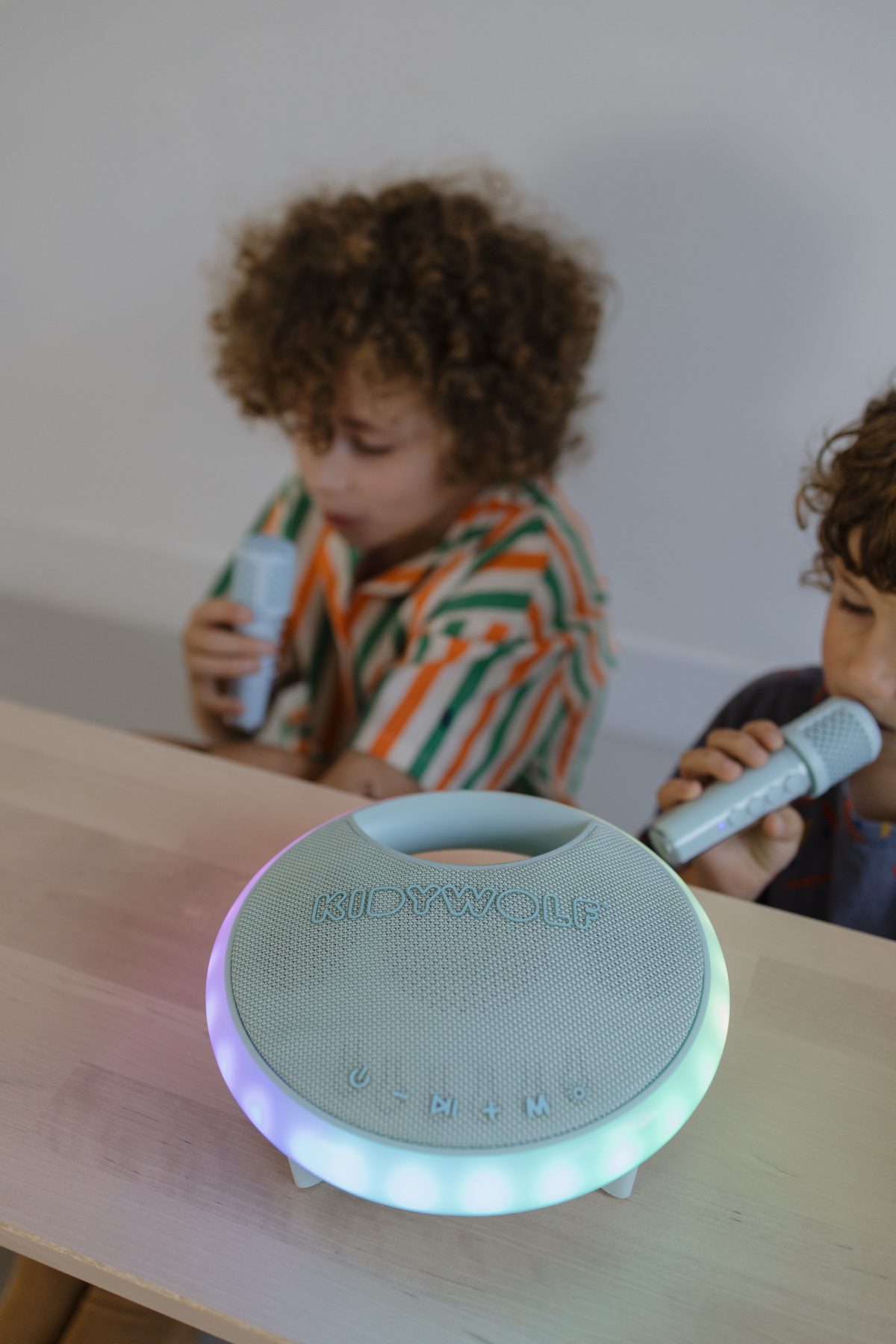 IMG_0399 Kidywolf: Kidykaraoke głośnik do karaoke z 2 mikrofonami - obrazek 2