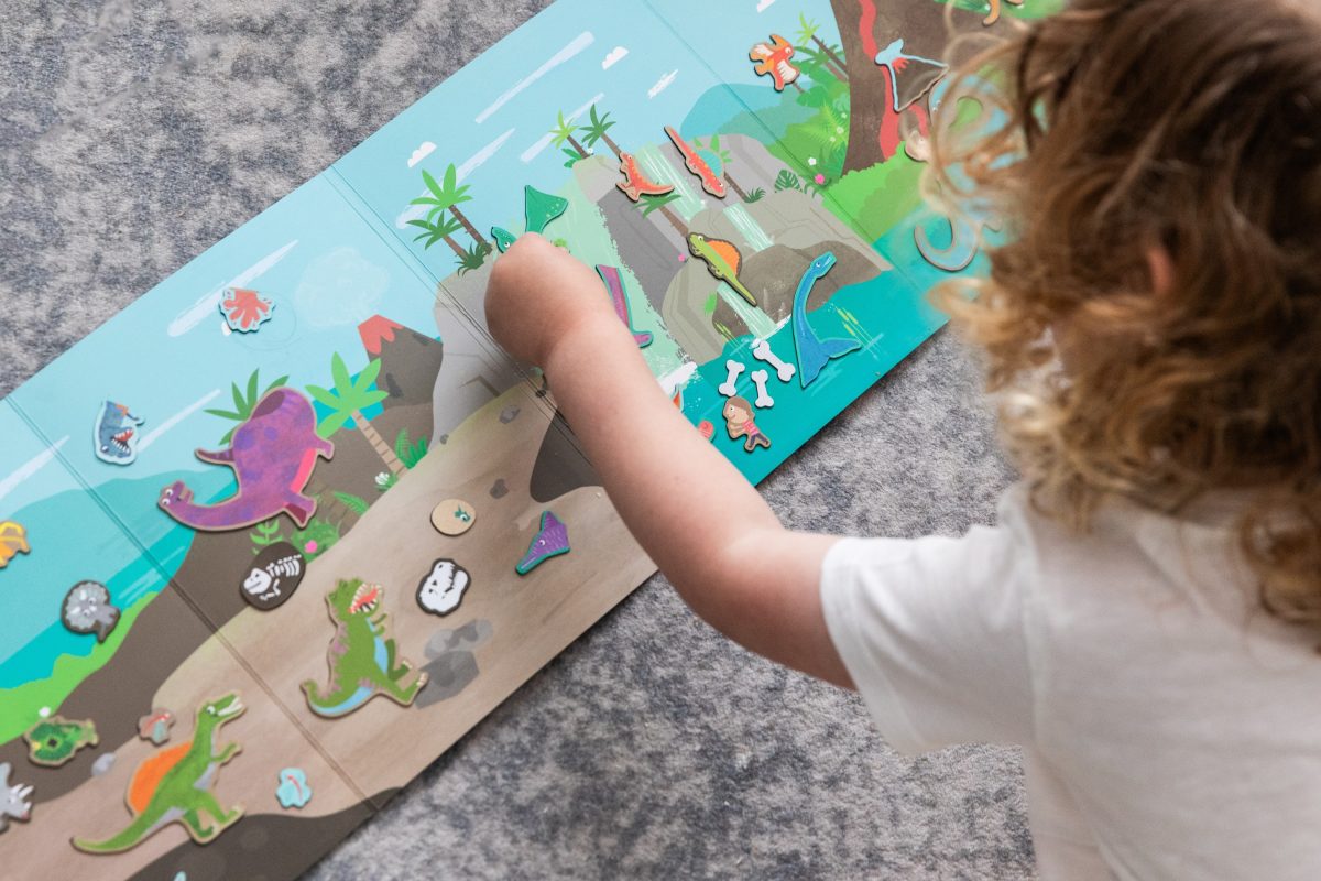 Magna-Carry-Dinosaurs_Tiger-Tribe_l_06_hr Tiger Tribe: magnetyczna teczka układanka Świat Dinozaurów - obrazek 2