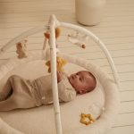 Little Dutch: mata aktywizująca z pałąkiem Newborn Naturals - obrazek 2