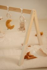 Little Dutch: drewniany pałąk interaktywny Newborn Naturals - obrazek 4