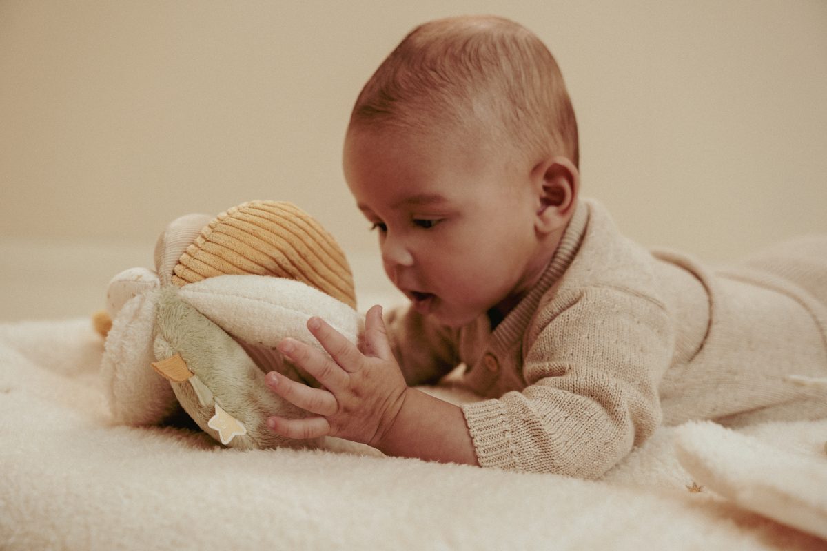 Little Dutch: piłeczka sensoryczna Newborn Naturals - obrazek 2