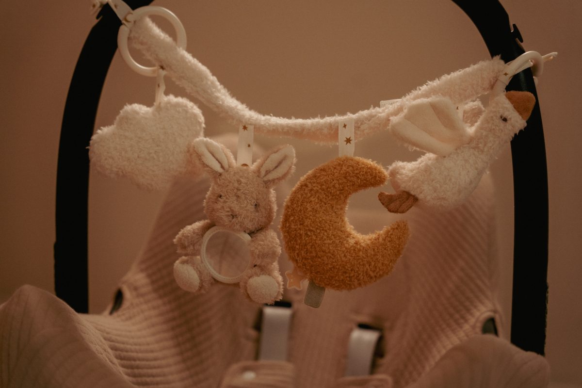 stroller-toy-chain-newborn-naturals-ld8411-1 Little Dutch: zawieszka interaktywna do wózka / fotelika Newborn Naturals - obrazek 2