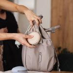 Babyono: silikonowy Pojemnik na smoczek beżowy - obrazek 3