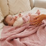 BabyOno: Kocyk dzianinowy bawełniany różowy 75 x 100 cm - obrazek 2