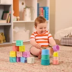 B.TOYS: miękkie kubeczki i klocki sensoryczne 2w1 Stackin’ Squishies - obrazek 2