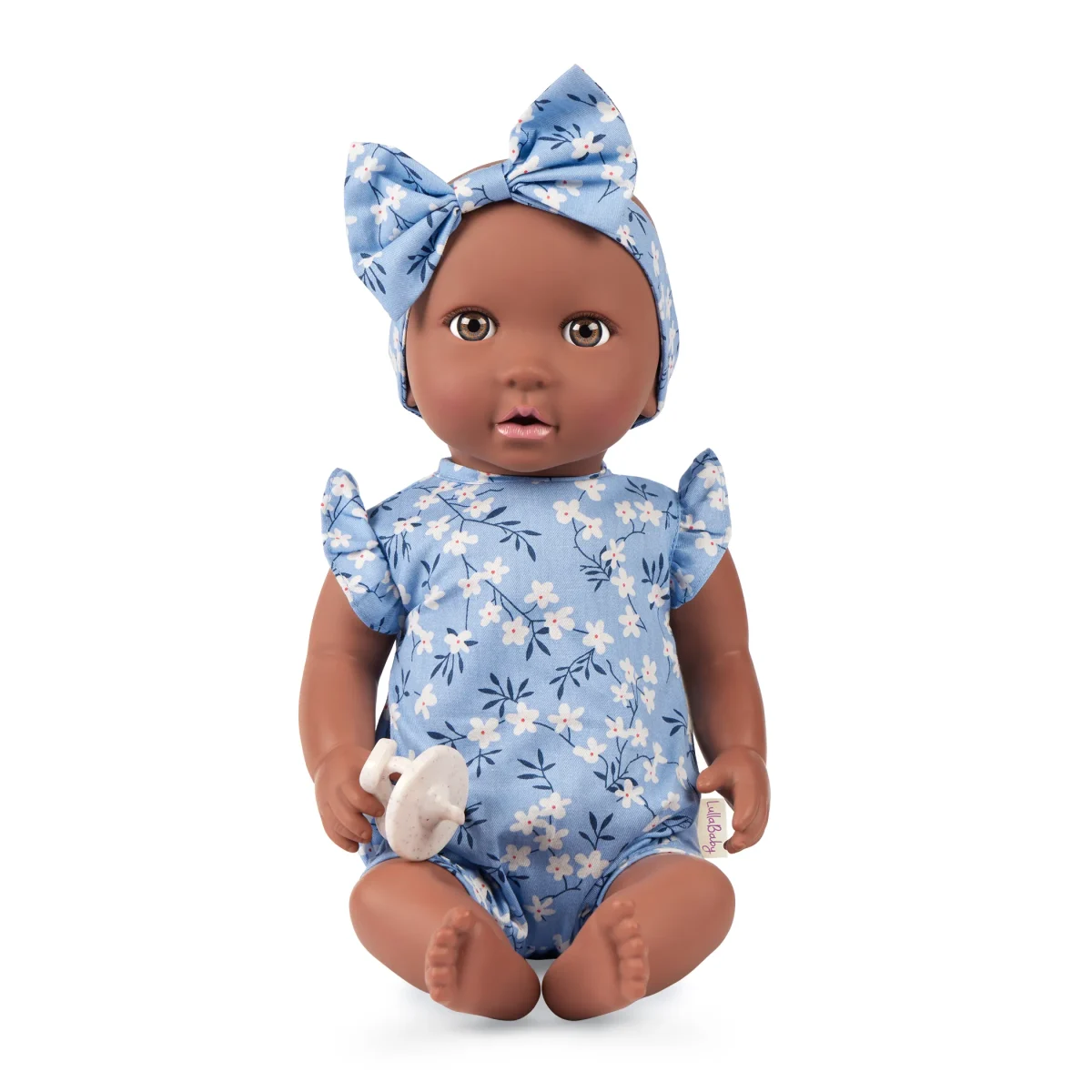 LullaBaby: Lalka NIEMOWLĘ ze smoczkiem, w ubranku w kwiatuszki i opasce - obrazek 1