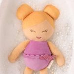 LullaBaby: Mini Bath Doll – laleczka przytulanka do KĄPIELI – blondynka - obrazek 3