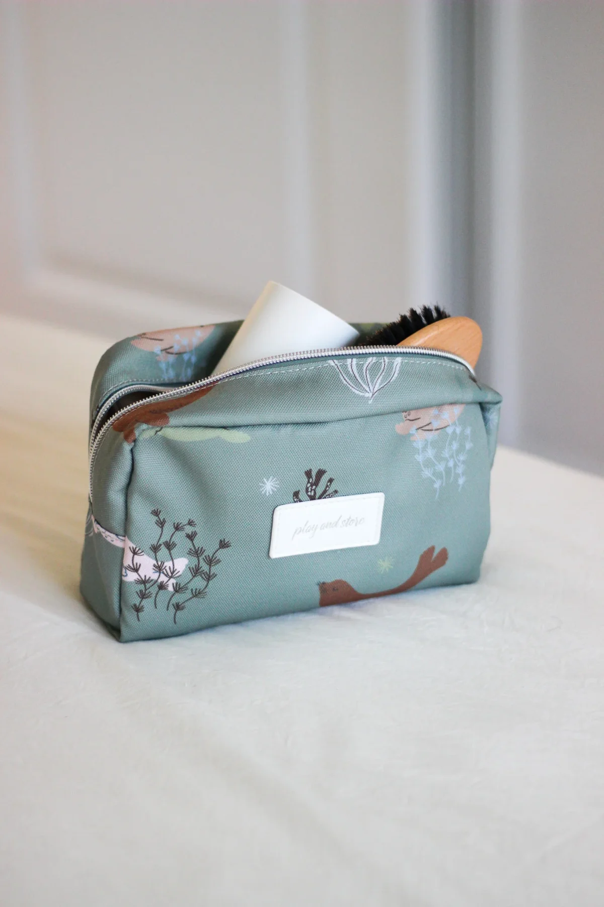 ToiletBag-4 Play&Store: kosmetyczka Seals Green - obrazek 2