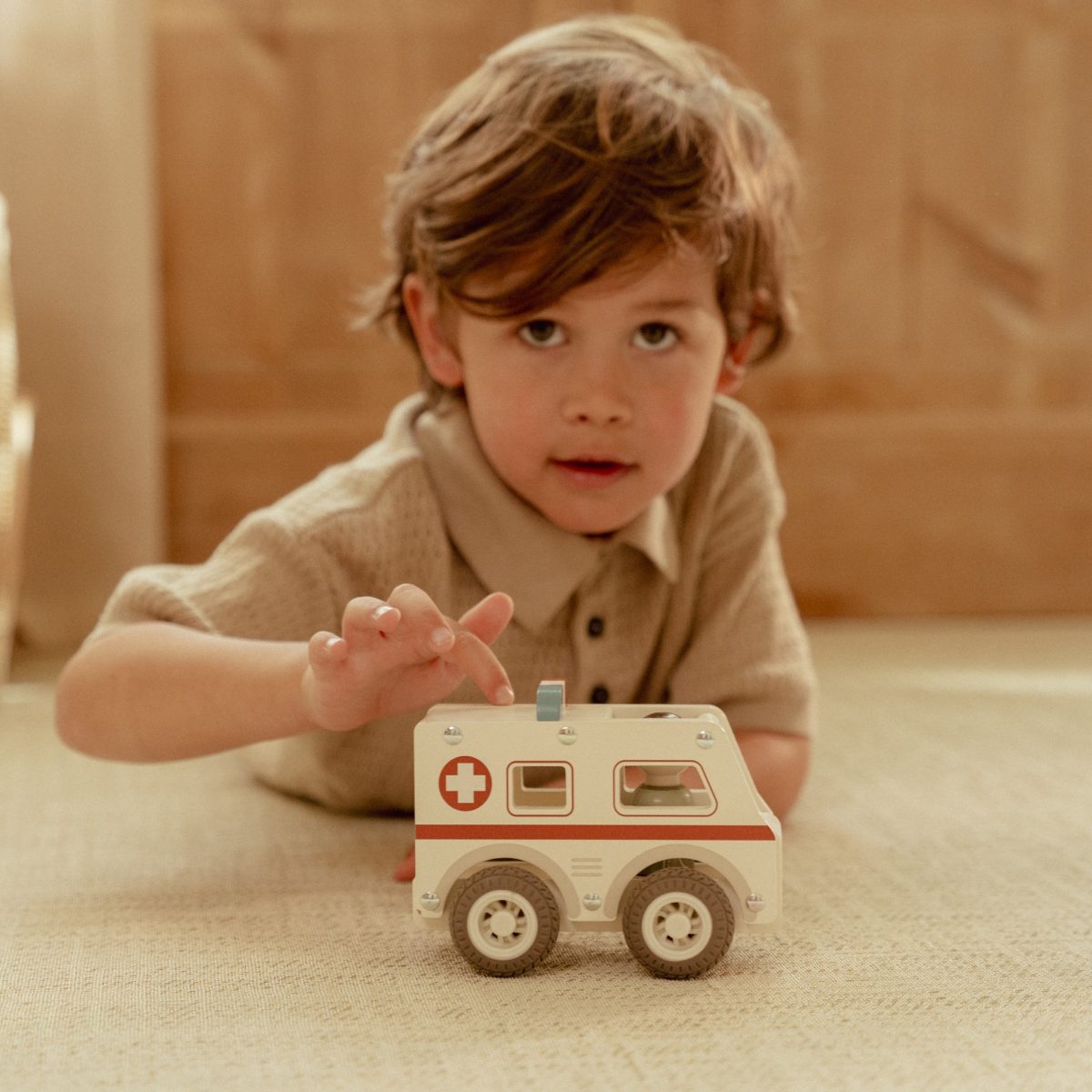 Little Dutch: drewniane autko ambulans - obrazek 2