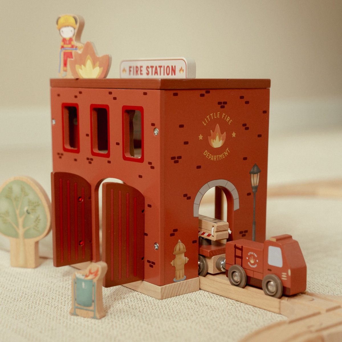 Little Dutch: drewniana remiza strażacka - obrazek 2