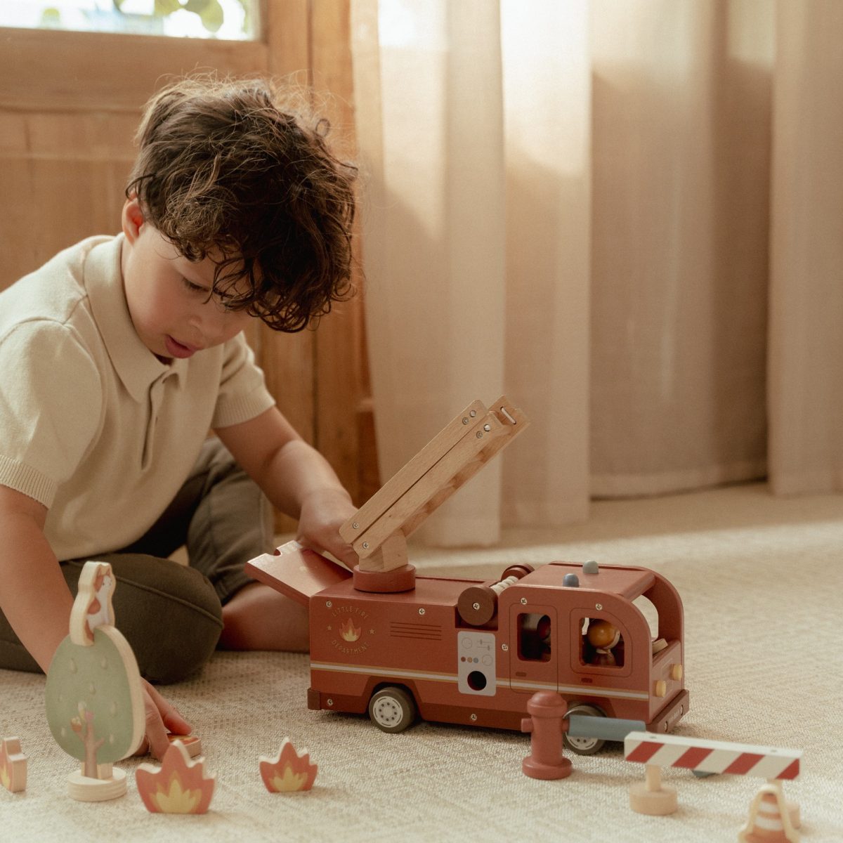 Little Dutch: drewniane autko wóz strażacki - obrazek 2