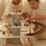 Little Dutch: drewniany garaż wielopoziomowy - obrazek 2