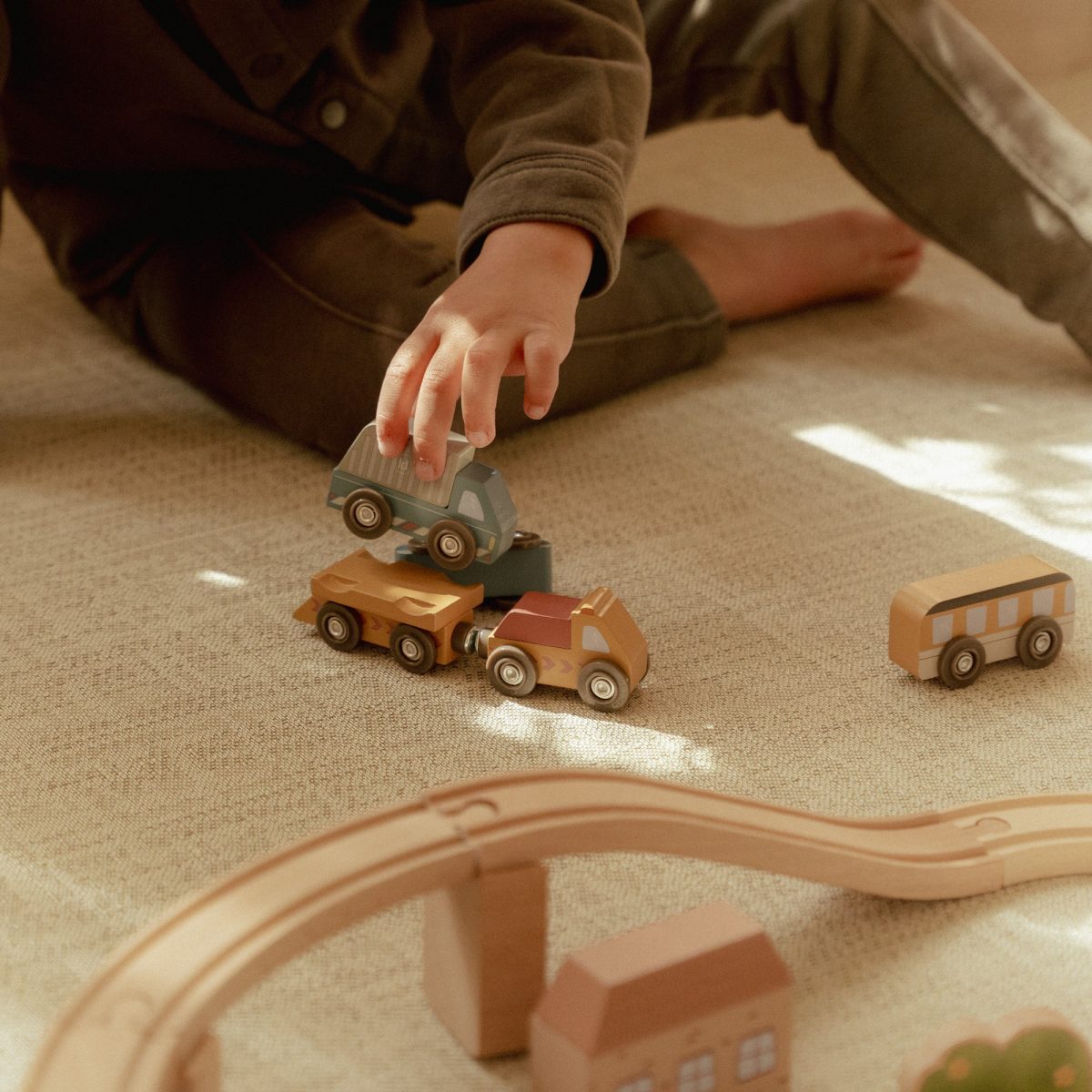 Little Dutch: zestaw 9 drewnianych pojazdów - obrazek 2