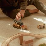 Little Dutch: zestaw 9 drewnianych pojazdów - obrazek 2