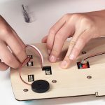 Buki: Elektroniczna mini koszykówka z grami zestaw do montażu 8+ - obrazek 5