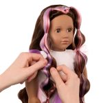 Our Generation: lalka TANIA 46cm – z regulowanymi włosami i kolorowymi pasemkami - obrazek 4