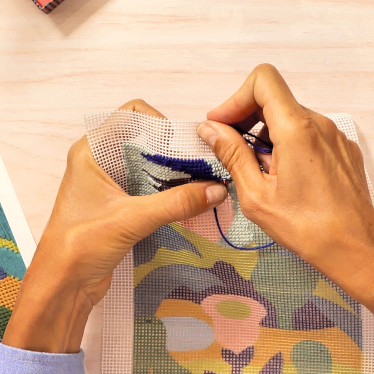 Djeco: AGA Atelier 65 zestaw ART haft gobelinowy 15+ - obrazek 5