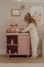 Little Dutch: drewniana komoda z przewijakiem dla lalek - obrazek 2