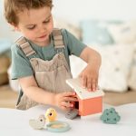 Done by Deer: zestaw do zabawy w farmę Kurka Clucky - obrazek 2