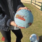 Maison Petit Jour®: piłka kauczukowa Wóz Strażacki 13 cm Les Pompiers - obrazek 2