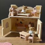 Egmont Toys®: Drewniany domek z rodziną misiów - obrazek 2