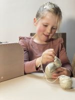 Egmont Toys®: Walizka z zestawem do szydełkowania 7+ - obrazek 2