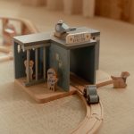 Little Dutch: drewniany posterunek policji - obrazek 2