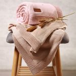 BabyOno: Kocyk bawełniany z flanelowym podszyciem jasny beż 75×100 cm - obrazek 4