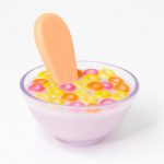 Tiny Harlow: magiczna miseczka z łyżeczką do karmienia lalek Tiny Tummies Płatki śniadaniowe - obrazek 2