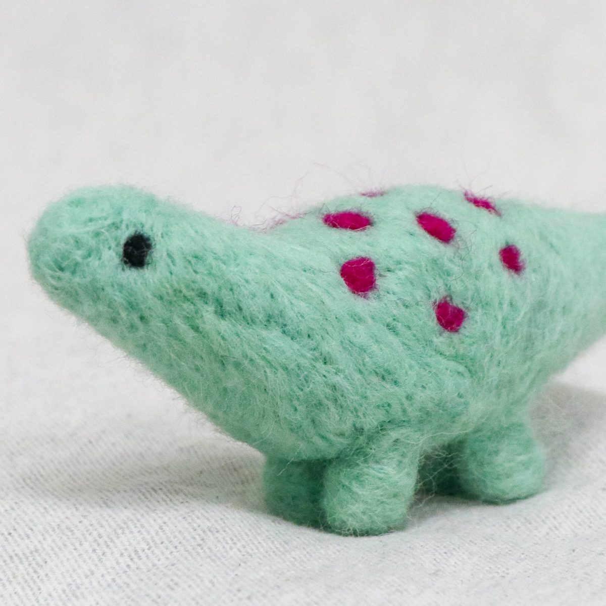 AGNA WOOL ART: Ufilcuj go sam! Zestaw do filcowania Diplodok - obrazek 2