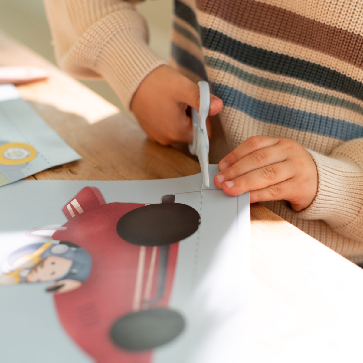 Little Dutch: kreatywny zeszyt z nożyczkami Jim & Friends - obrazek 2