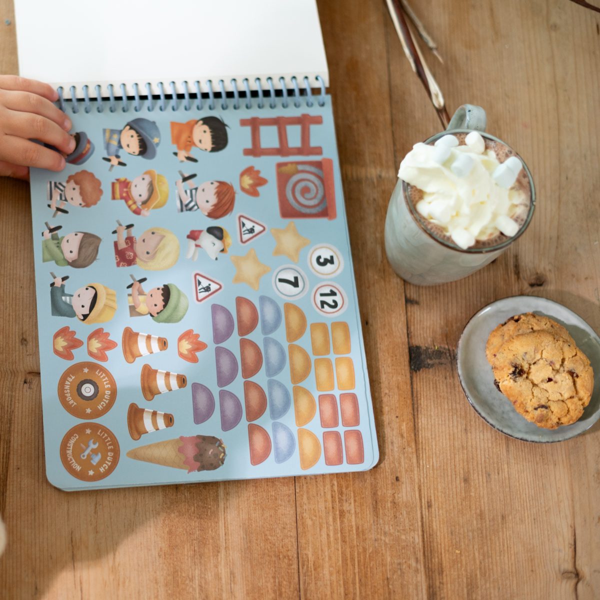 Little Dutch: kreatywny zeszyt z nożyczkami Jim & Friends - obrazek 3