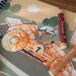 Little Dutch: kreatywny zeszyt z kredkami Jim & Friends - obrazek 2