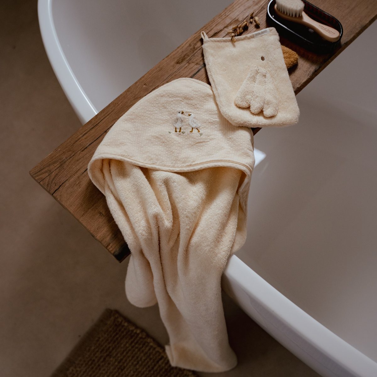 Little Dutch: zestaw prezentowy myjka i ręcznik Little Goose - obrazek 2