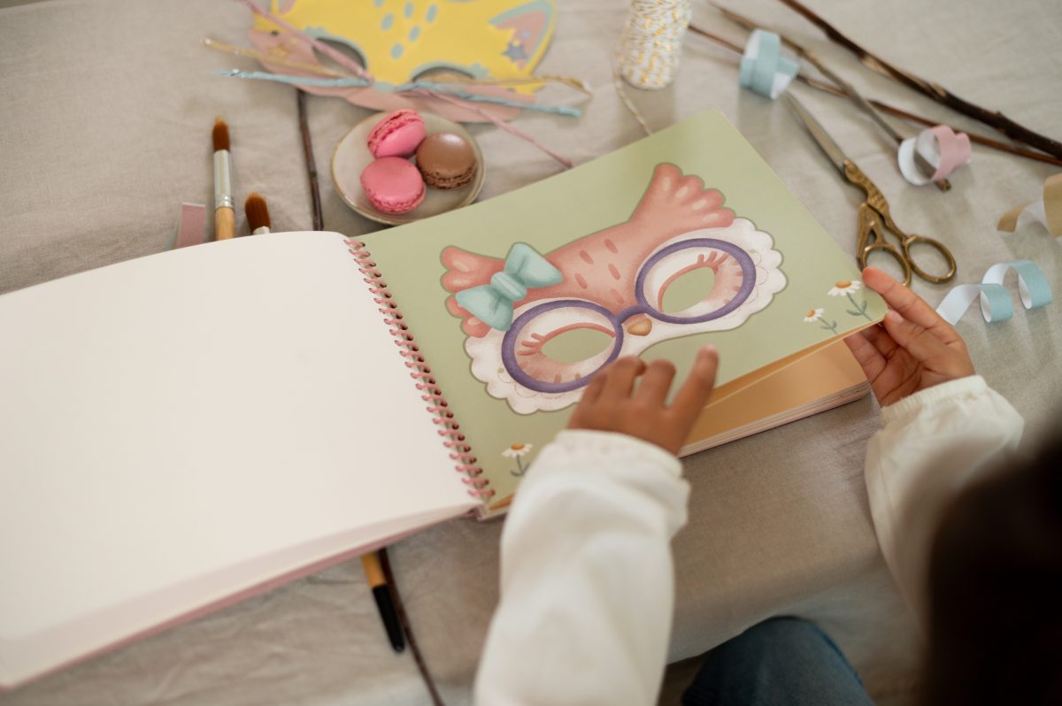 Little Dutch: kreatywny zeszyt z nożyczkami Rosa & Friends - obrazek 2