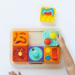 Fat Brain Toy: PlayTab Sensoryczny Kwadrat. Piszczałki. - obrazek 3
