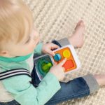 Fat Brain Toy: PlayTab Sensoryczny Kwadrat. Przełączniki. - obrazek 4