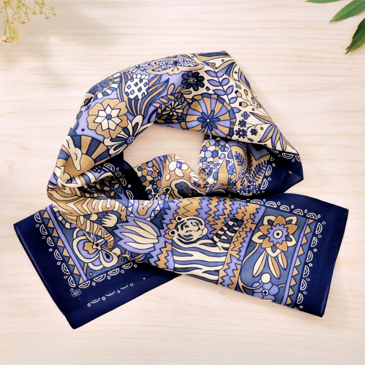 Djeco: AGA Atelier 10 - zestaw artystyczny malowanie na jedwabiu 15+ - obrazek 2