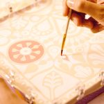 Djeco: AGA Atelier 10 - zestaw artystyczny malowanie na jedwabiu 15+ - obrazek 3