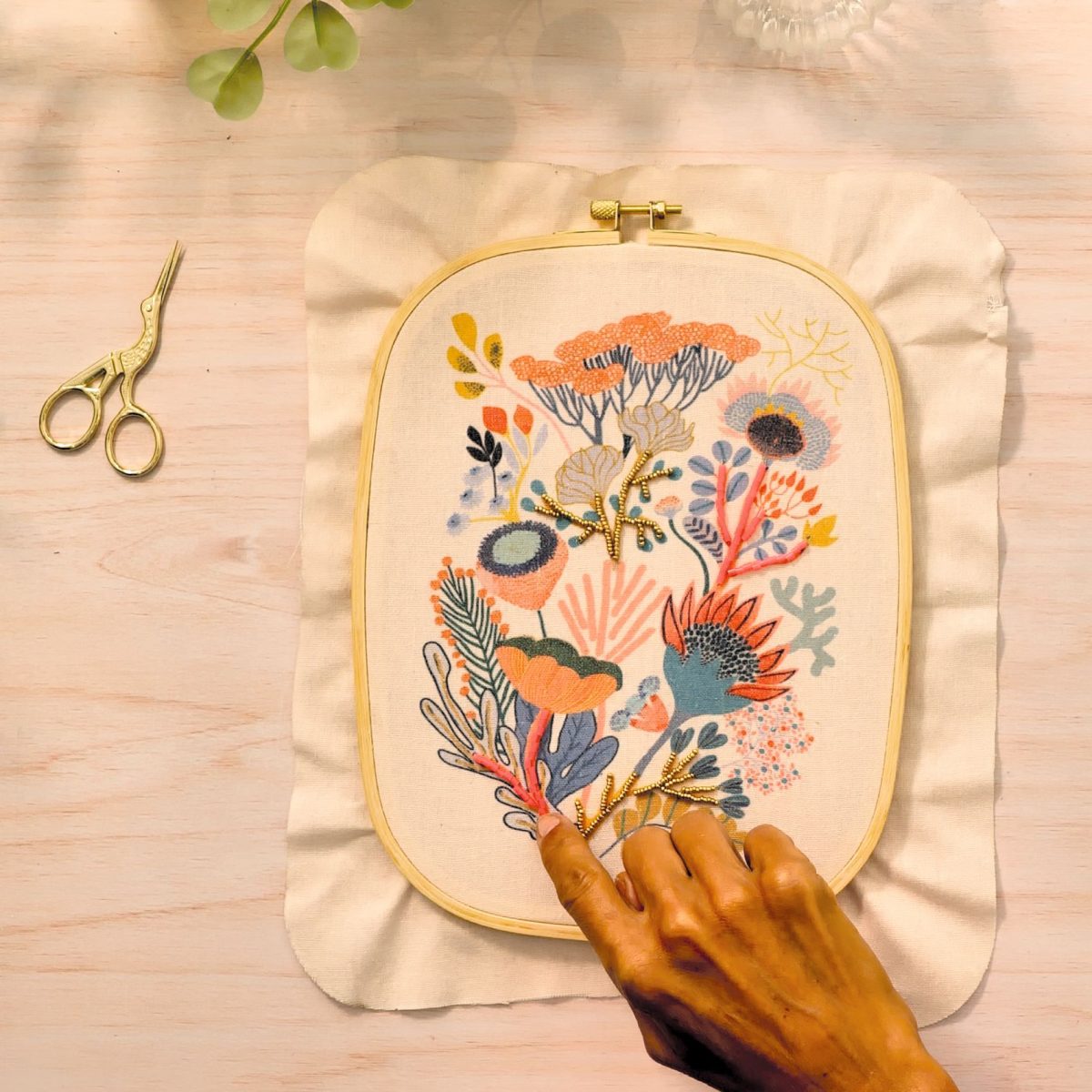 Djeco: AGA Atelier 10 - zestaw artystyczny haft koralikowy 15+ - obrazek 6