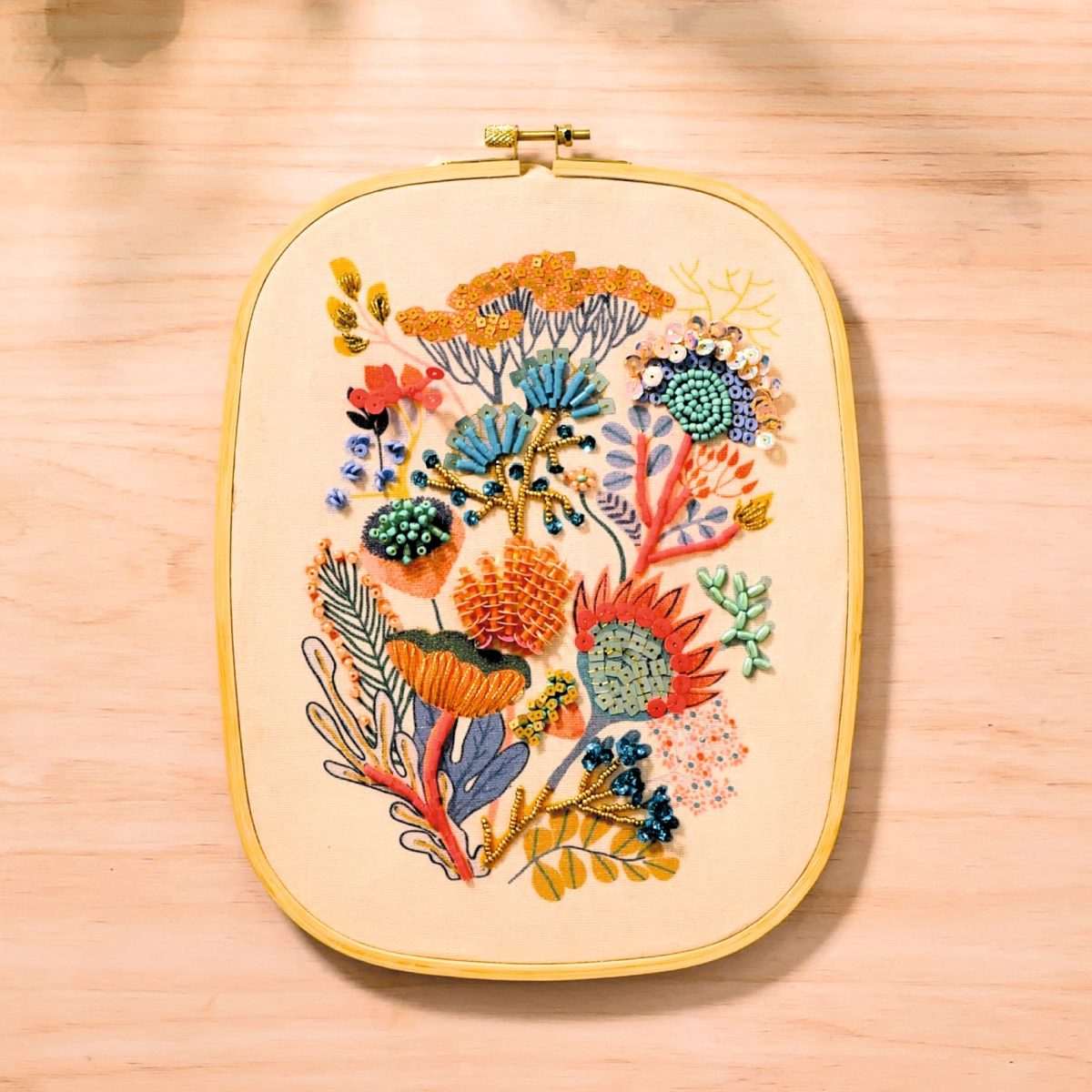 Djeco: AGA Atelier 10 - zestaw artystyczny haft koralikowy 15+ - obrazek 5