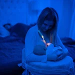 LatchLight: innowacyjna lampka nocna nie zaburzająca fazy snu z klipsem i światłem kierunkowym - obrazek 5